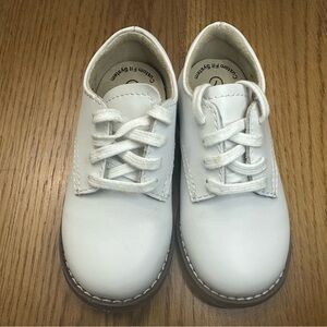 FootMates White Kids Lace-Up Sneaker with Brown Trim